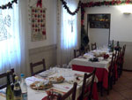Sala con addobbi natalizi